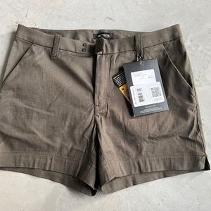 New Arc’teryx Women’s shorts size 6